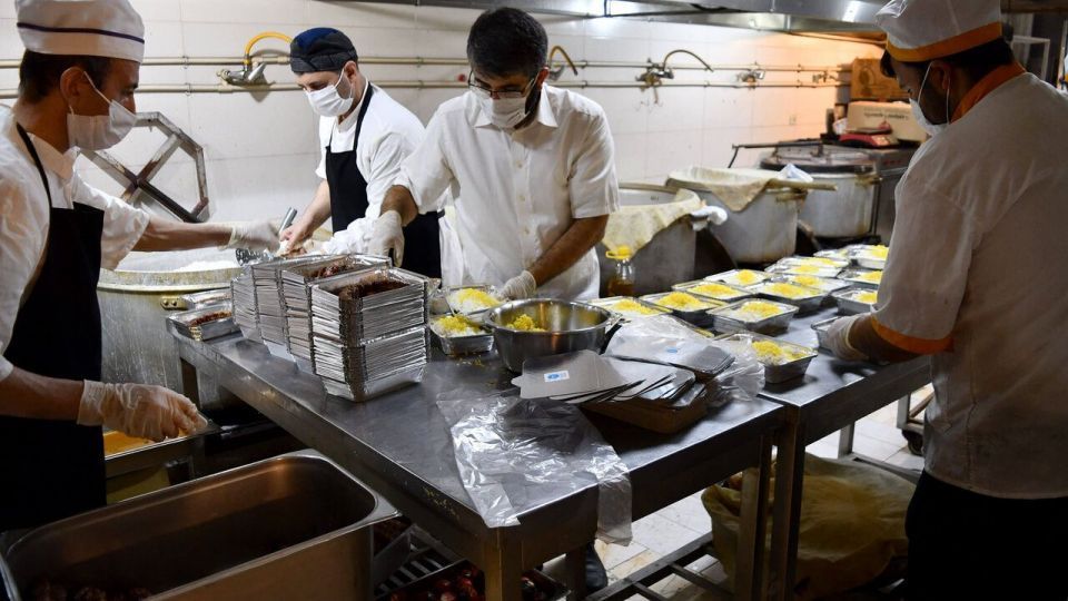 اطعام روز عید غدیر در مناطق حاشیه تهران