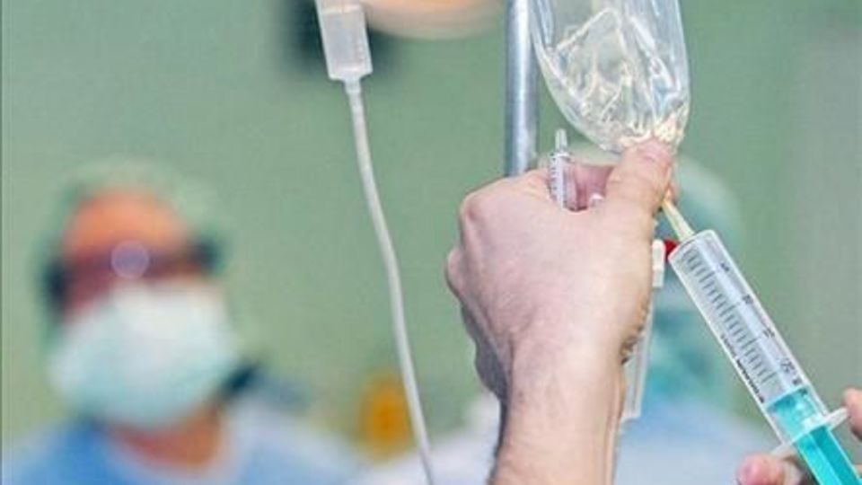 محمدی:  واردات یک میلیون سرم تزریقی در هفته آینده/ سرم مخصوص تزریق رمدسیویر تولید می‌شود 