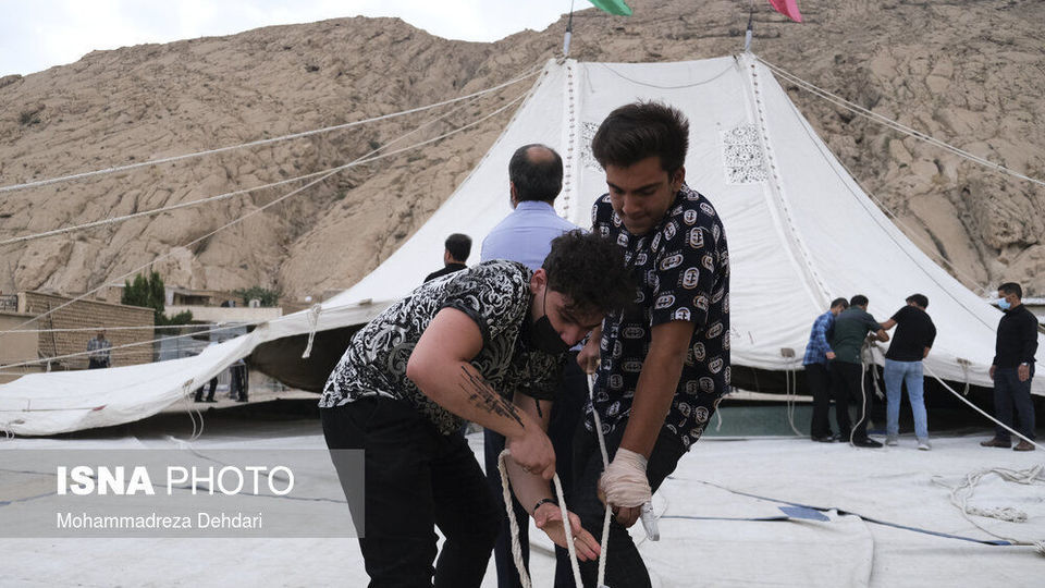 برپایی خیمه های ۶۰۰ ساله محرم در زرقان