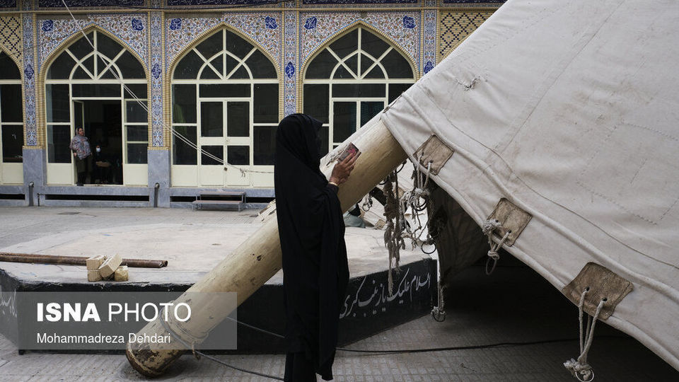 برپایی خیمه های ۶۰۰ ساله محرم در زرقان
