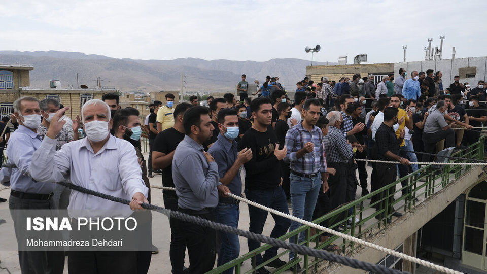برپایی خیمه های ۶۰۰ ساله محرم در زرقان