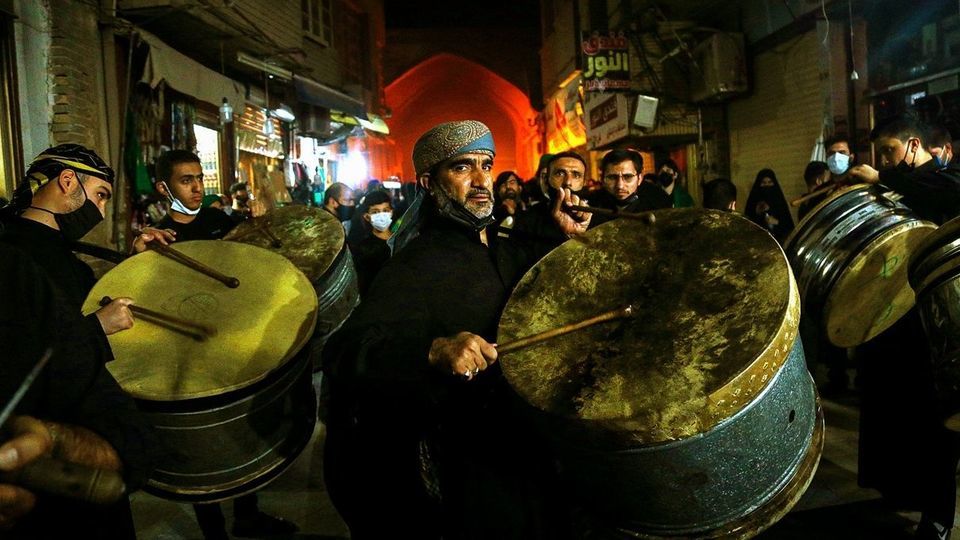 آیین مشعل گردانی نجفی‌های مقیم قم