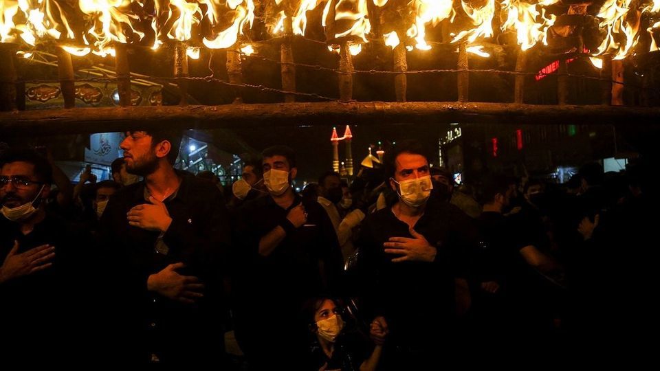 آیین مشعل گردانی نجفی‌های مقیم قم