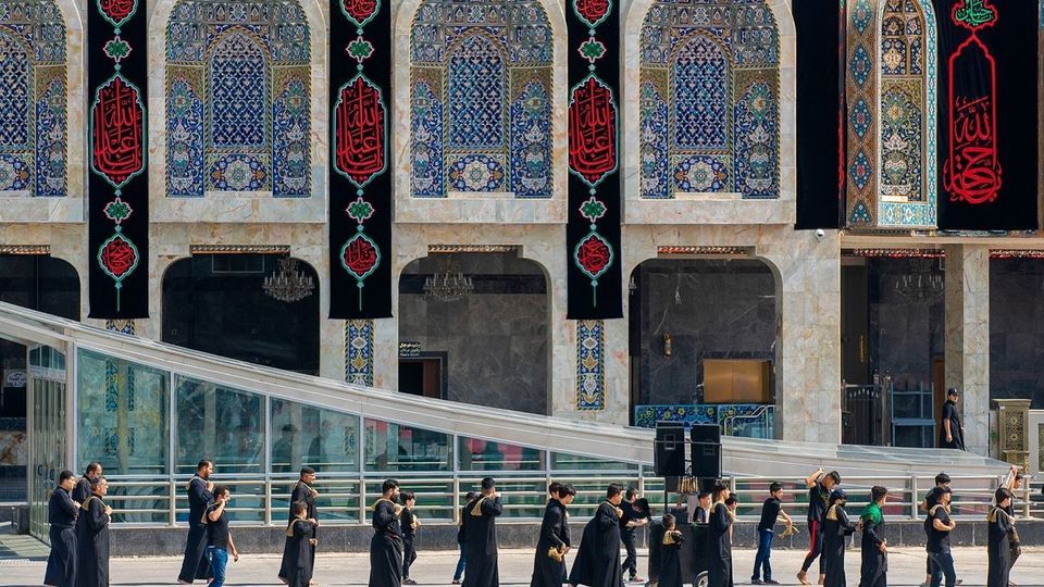 حضور مردم و دسته های عزاداری - کربلا معلی