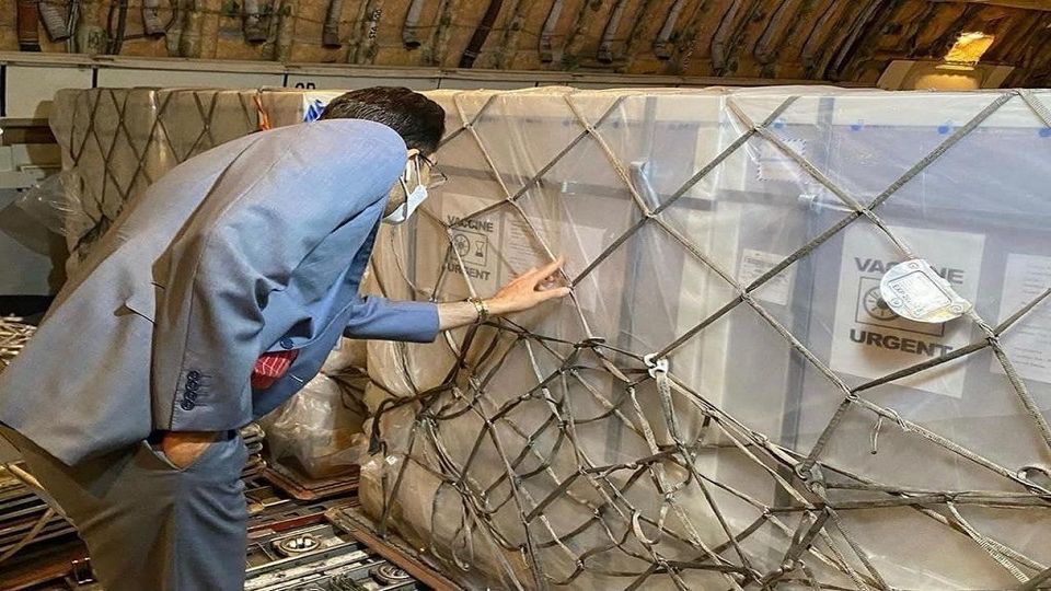 معاون فنی گمرک: پنجاهمین محموله واکسن کرونا وارد کشور شد