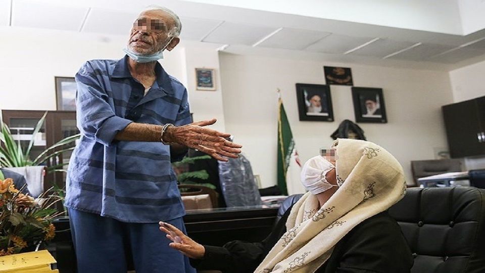 اکبر خرمدین از قصاص نجات یافت