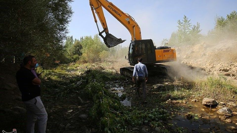 آزاد سازی حریم رود خانه آبشینه همدان از تصرف متخلفان