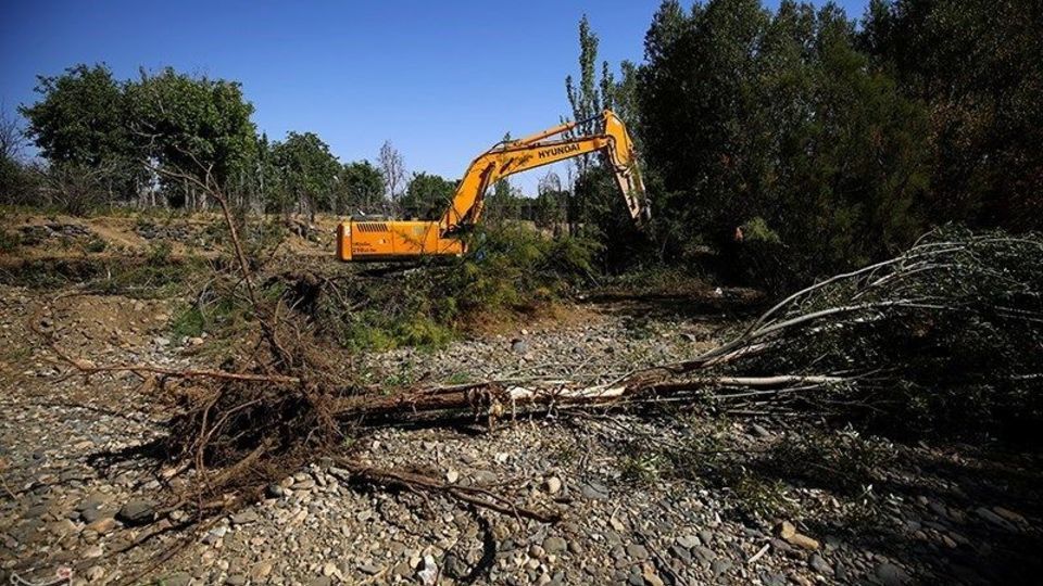 آزاد سازی حریم رود خانه آبشینه همدان از تصرف متخلفان