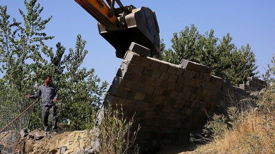 آزاد سازی حریم رود خانه آبشینه همدان از تصرف متخلفان