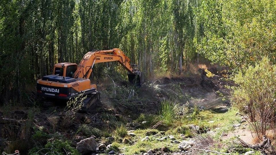 آزاد سازی حریم رود خانه آبشینه همدان از تصرف متخلفان