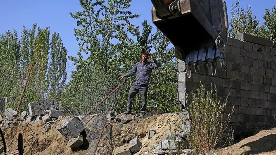 آزاد سازی حریم رود خانه آبشینه همدان از تصرف متخلفان