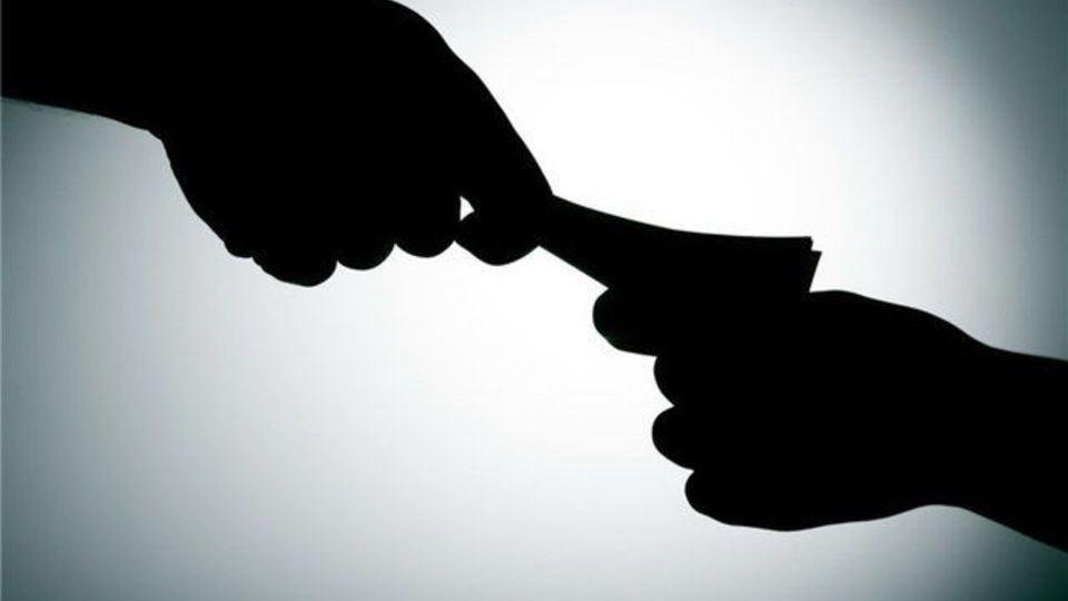 تاریکخانه ای که باید نور بر آن تاباند 