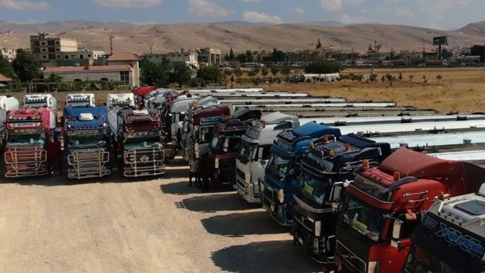 کاروان جدیدی از تانکرهای حامل سوخت ایران با عبور از مرز سوریه وارد لبنان شد