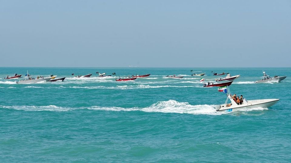 رژه شناورهای نیروی دریایی سپاه به مناسبت هفته دفاع مقدس 