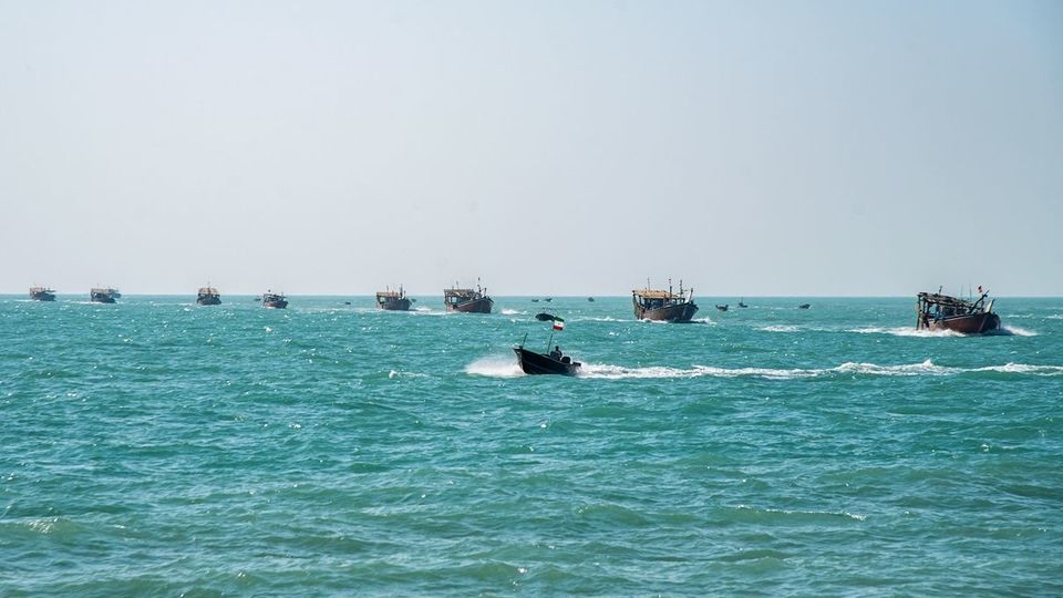 رژه شناورهای نیروی دریایی سپاه به مناسبت هفته دفاع مقدس 