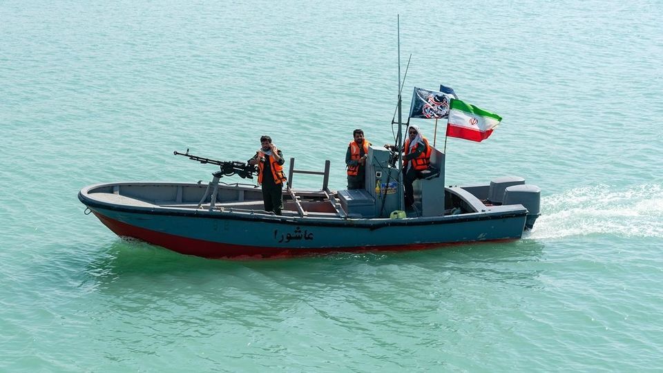 رژه شناورهای نیروی دریایی سپاه به مناسبت هفته دفاع مقدس 