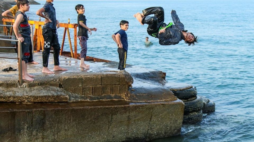 شنا و آب‎تنی در آخرین روزهای تابستان 