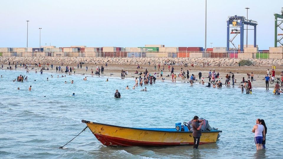 شنا و آب‎تنی در آخرین روزهای تابستان 