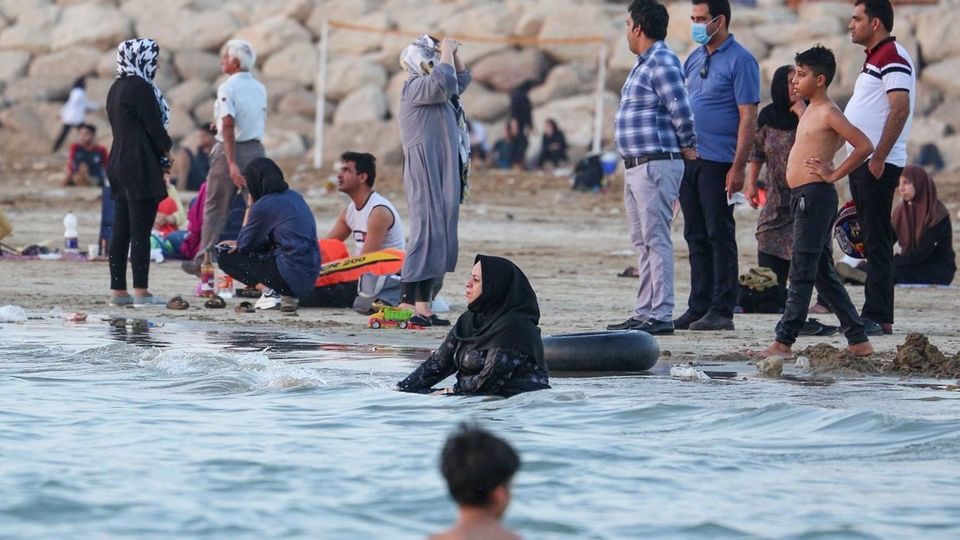 شنا و آب‎تنی در آخرین روزهای تابستان 