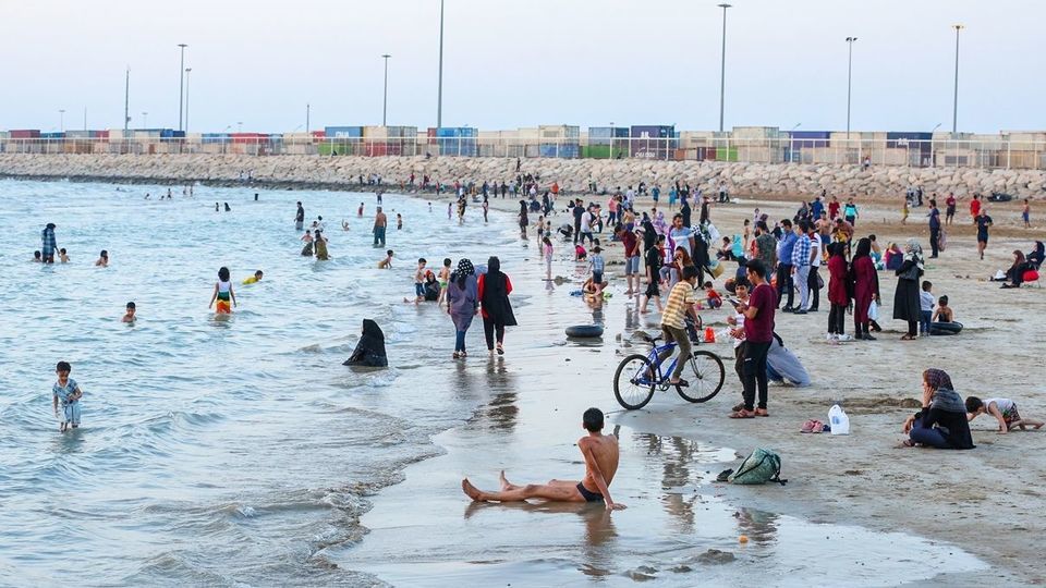 شنا و آب‎تنی در آخرین روزهای تابستان 