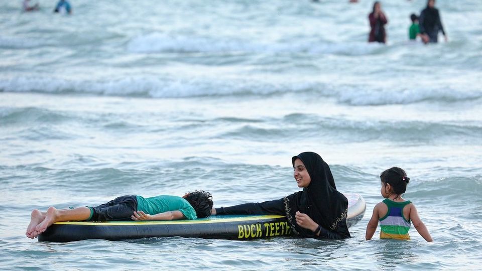 شنا و آب‎تنی در آخرین روزهای تابستان 