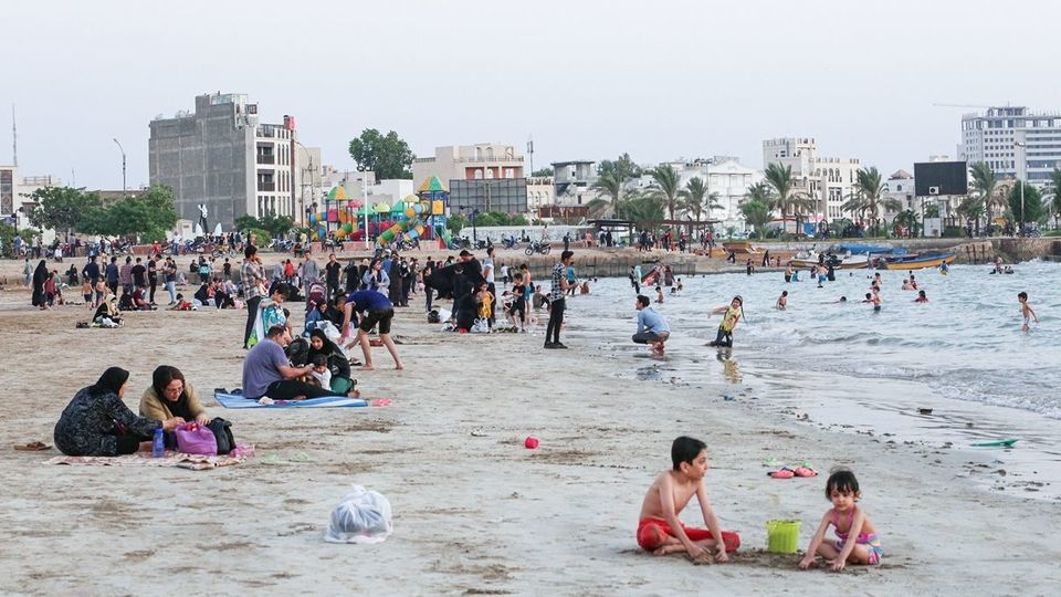 شنا و آب‎تنی در آخرین روزهای تابستان 