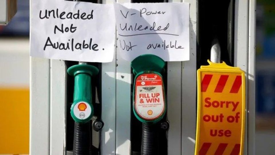 بحران سوخت در انگلیس/ وعده‌درمانی جانسون در نخستین اظهارنظر علنی