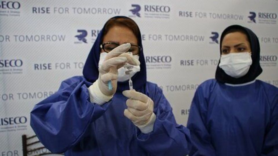 وزارت بهداشت: واکسیناسیون زنان باردار با سینوفارم ادامه یابد / واردات فایزر در دستور کار نیست