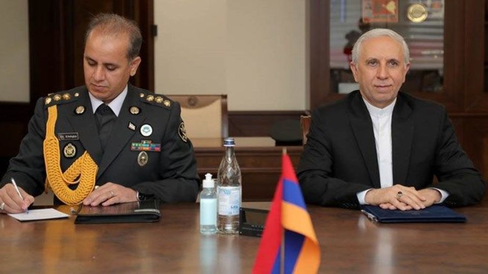 وزیر دفاع ارمنستان سفیر ایران را در جریان اوضاع منطقه قرار داد