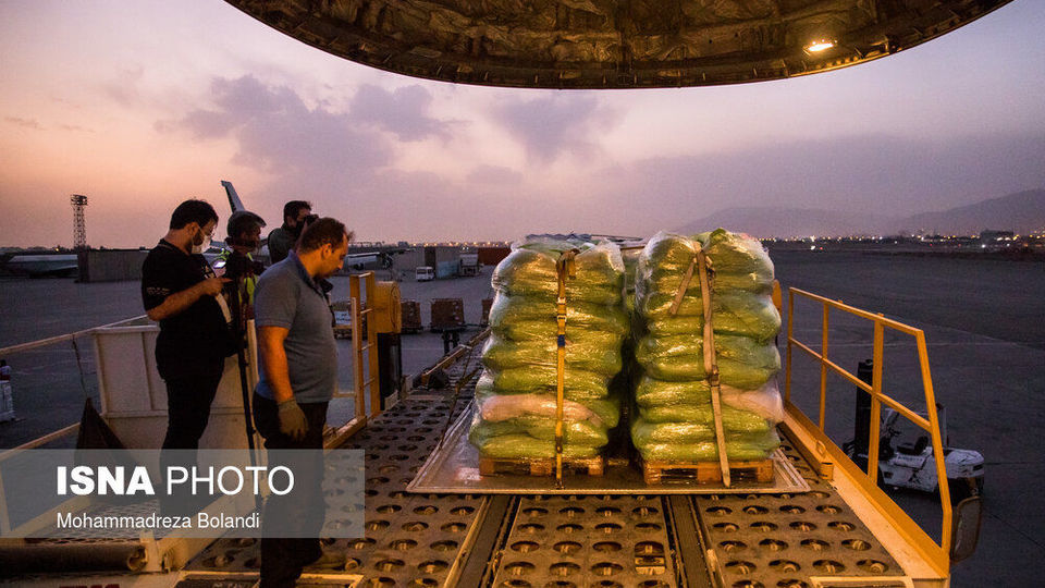 ارسال محموله بشردوستانه هلال احمر ایران به افغانستان