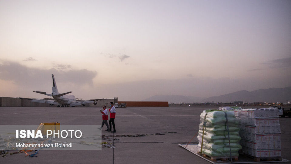 ارسال محموله بشردوستانه هلال احمر ایران به افغانستان