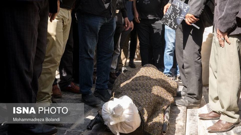 مراسم خاکسپاری فتحعلی اویسی