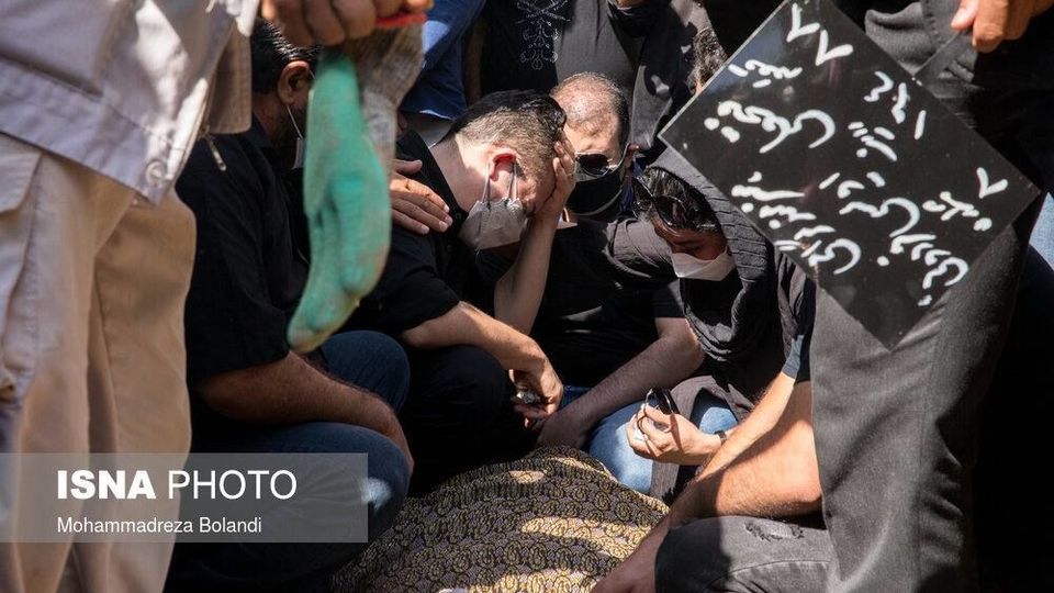 مراسم خاکسپاری فتحعلی اویسی