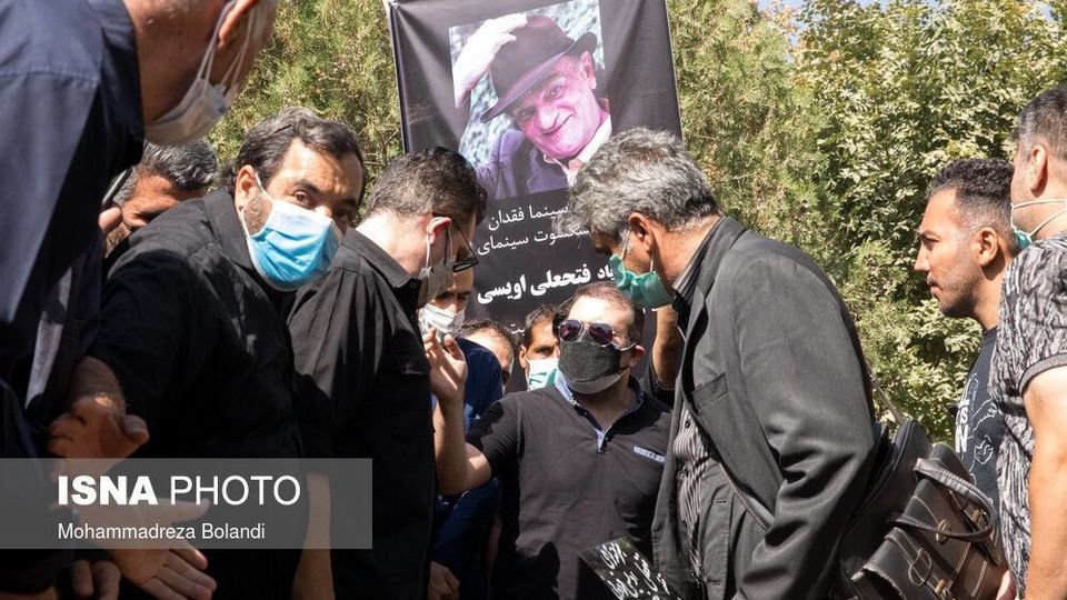 مراسم خاکسپاری فتحعلی اویسی