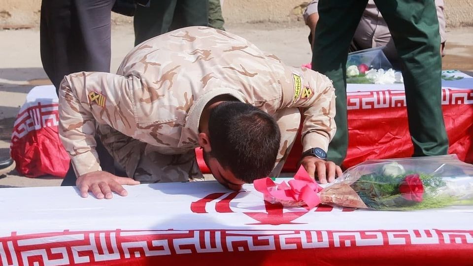 استقبال از ۲۰ شهید تازه تفحص شده جنگ تحمیلی در مرز شلمچه