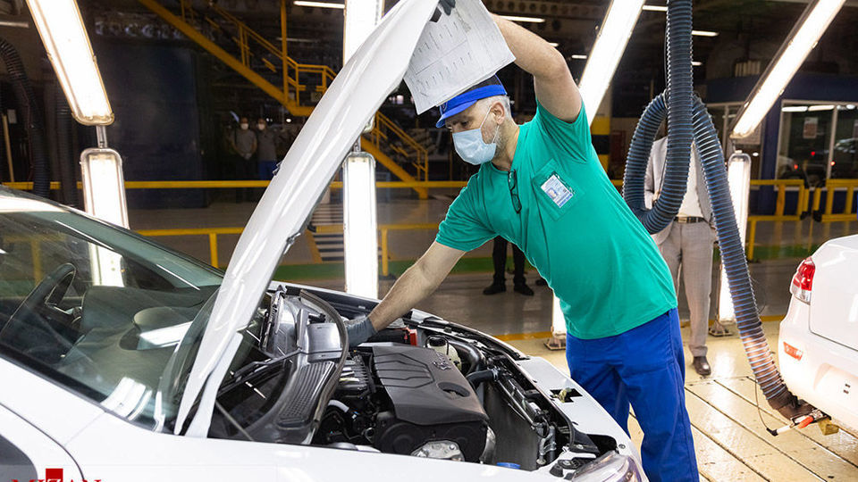 بازدید معاون سازمان بازرسی از ایران خودرو و سایپا