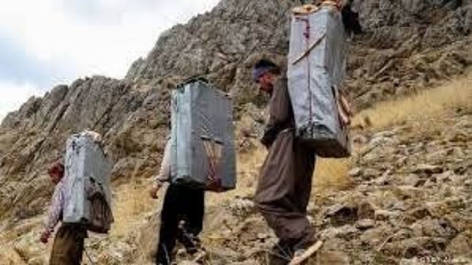 کولبران مجاز به ورود ۸۰۰ قلم کالا هستند