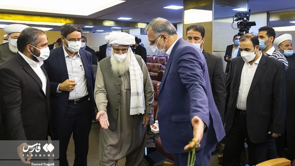 بازدید میهمانان کنفرانس وحدت اسلامی از برج میلاد