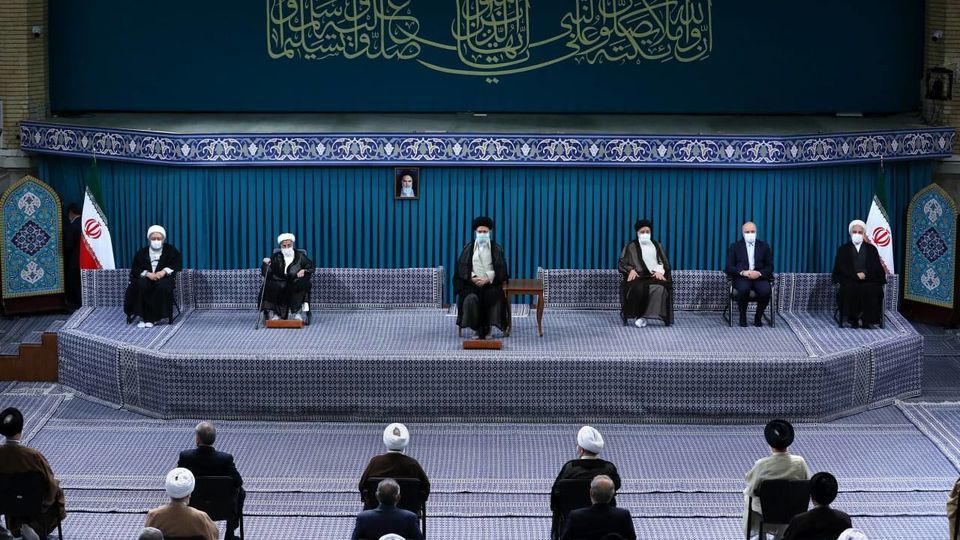 دیدار میهمانان کنفرانس وحدت اسلامى‌ و جمعی از مسئولان نظام با رهبر انقلاب