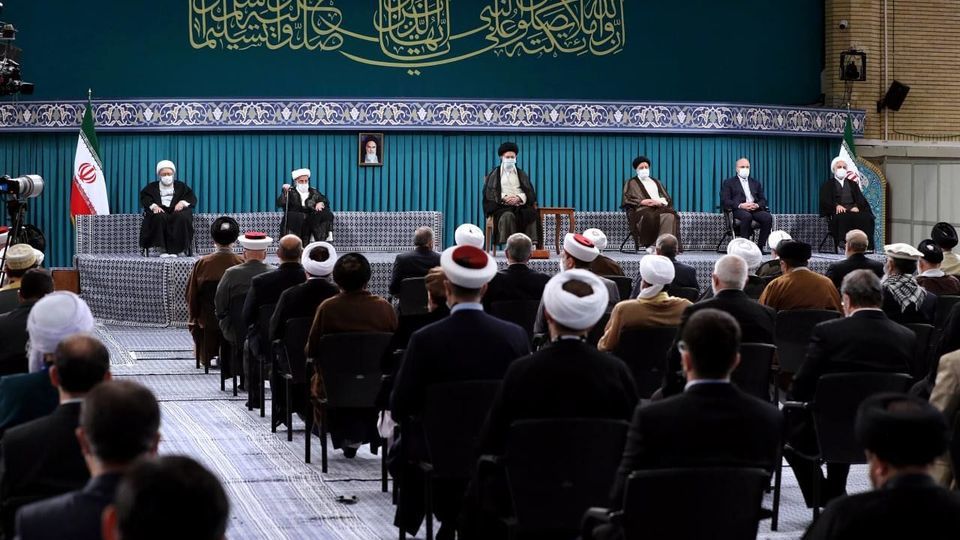 دیدار میهمانان کنفرانس وحدت اسلامى‌ و جمعی از مسئولان نظام با رهبر انقلاب