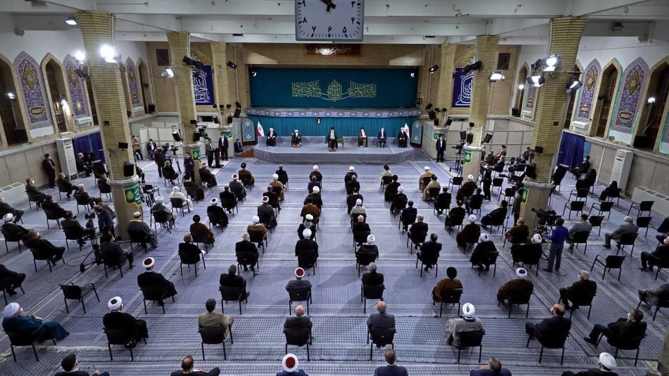 دیدار میهمانان کنفرانس وحدت اسلامى‌ و جمعی از مسئولان نظام با رهبر انقلاب