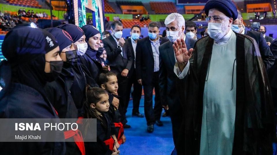 مراسم اهدای بازوبند پهلوانی توسط رییس جمهور  ‏