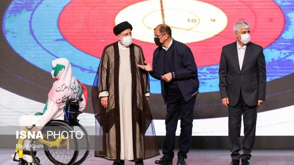 مراسم اهدای بازوبند پهلوانی توسط رییس جمهور  ‏