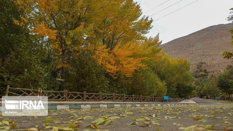   طبیعت پاییزی سراب عباس آباد شازند