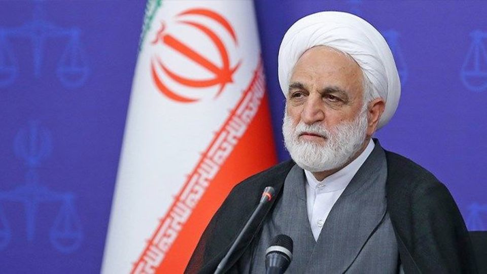 محسنی اژه‌ای: باید به مشکلات مردم با پزشکان، هزینه‌های درمان و بیمه‌ها توجه ویژه داشت