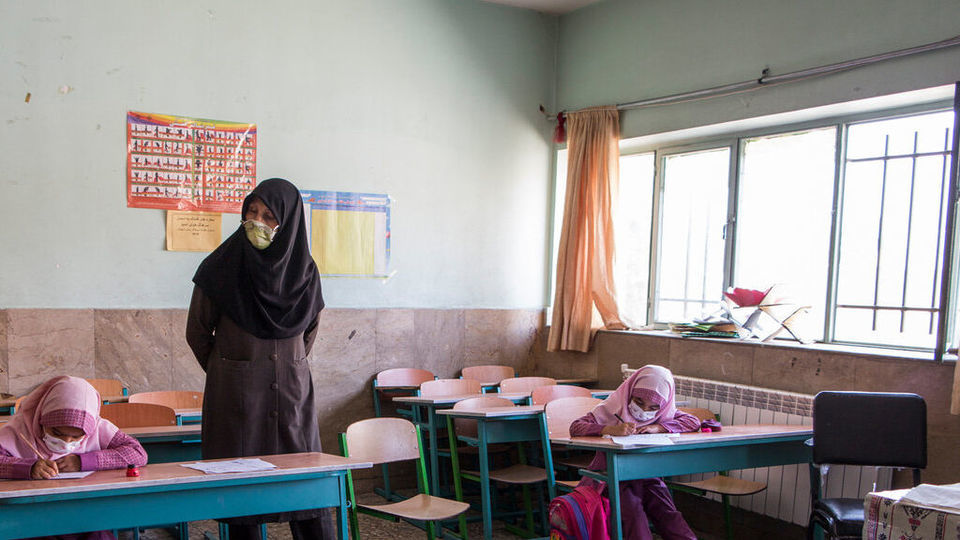 دانش‌آموزان متوسطه از ۱۵ آبان و ابتدایی‌ها از اول آذر به مدرسه می‌روند