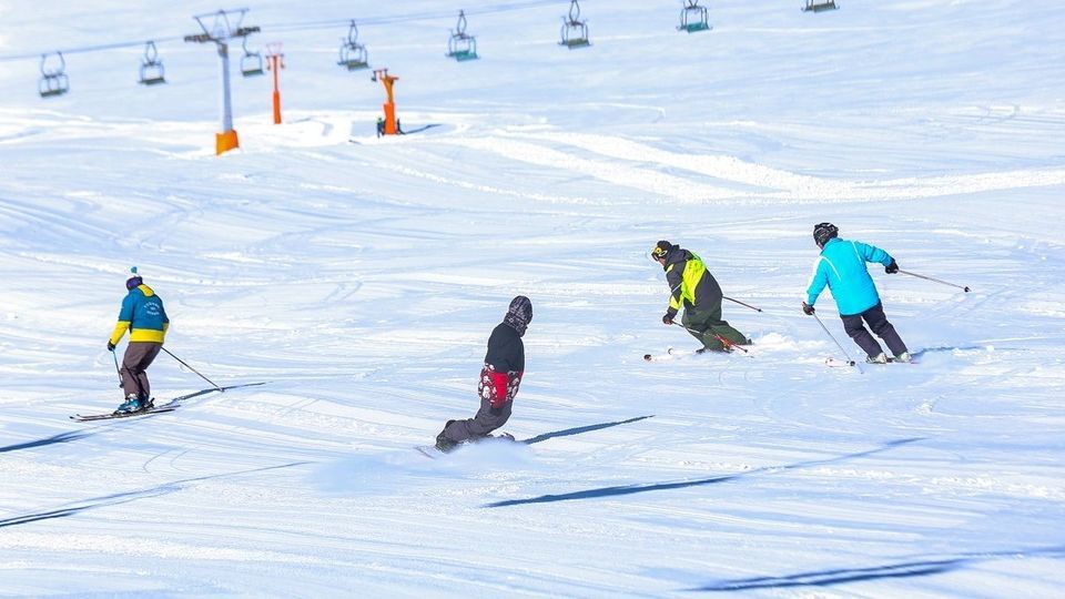 آماده سازی پیست اسکی مجموعه توچال