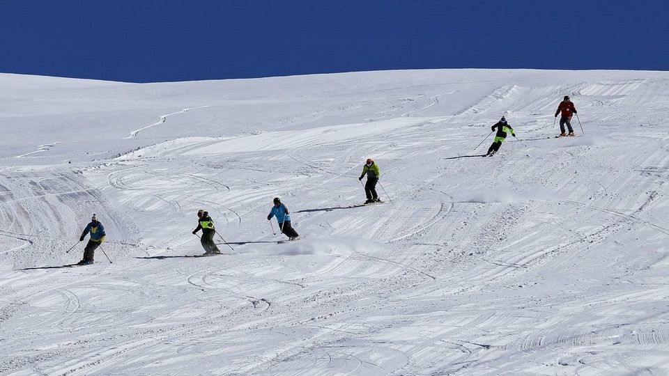 آماده سازی پیست اسکی مجموعه توچال