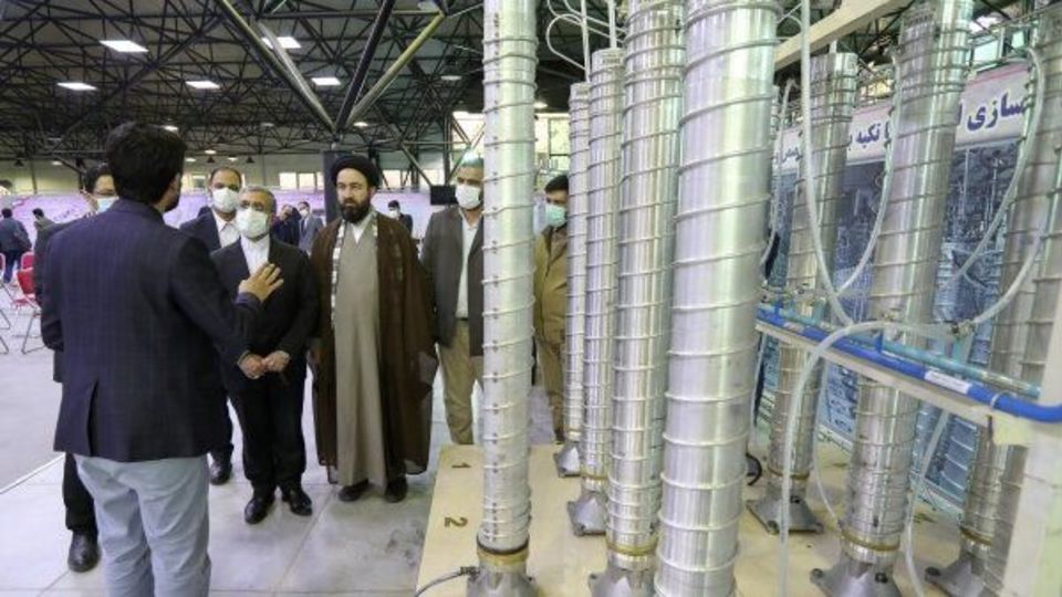 بازدید رئیس دفتر رئیس جمهور از نمایشگاه دستاوردهای هسته ای کشور