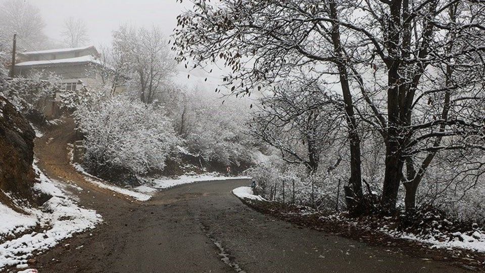 بارش برف پاییزی در اشکور رحیم آباد- گیلان